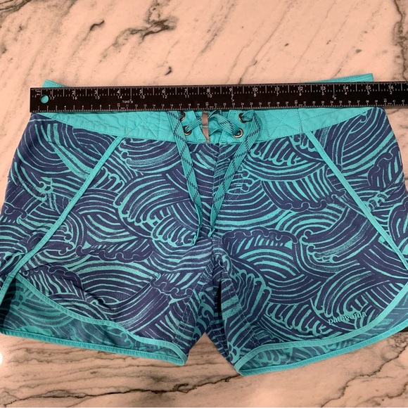Patagonia Women’s Wavefarer Board Shorts. Size 2.  Great condition! - Picture 6 of 12